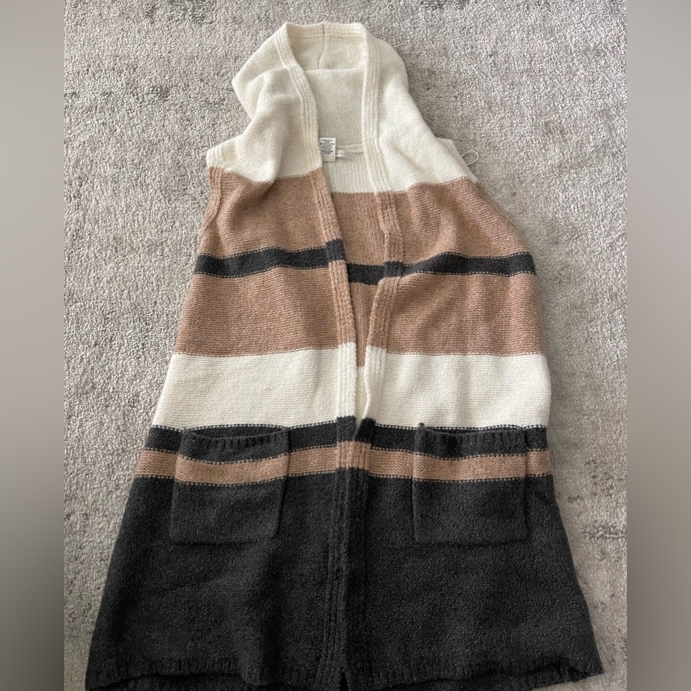 Max Studio Cozy Sleeveless open Sweater with hood